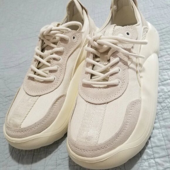 UGG LA CLOUD LOW SNEAKERS SHOES - GARDENIA - Picture 1 of 3